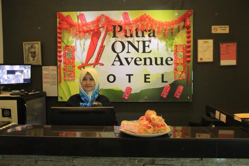 Putra One Avenue Hotel Seri Kembangan Exterior photo