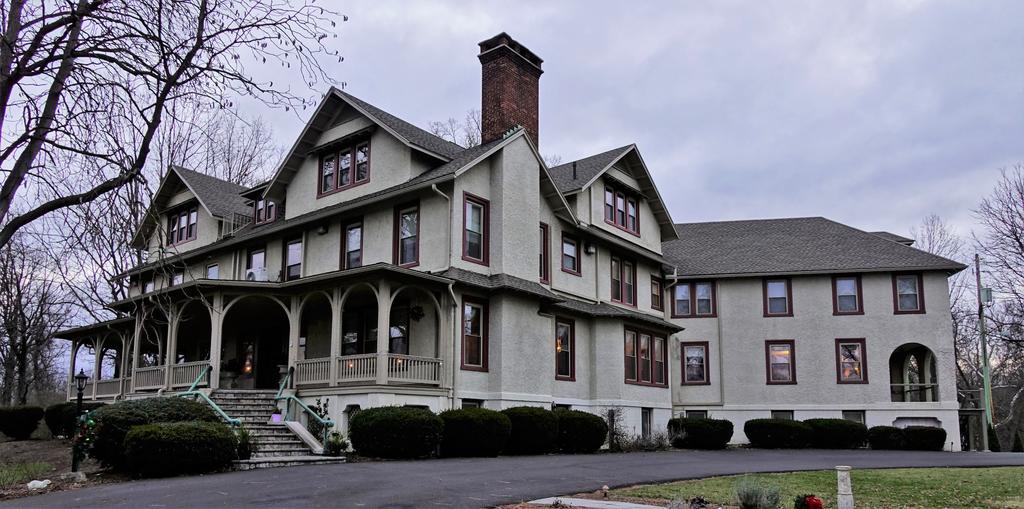 The Inn At Ragged Edge Chambersburg Exterior photo