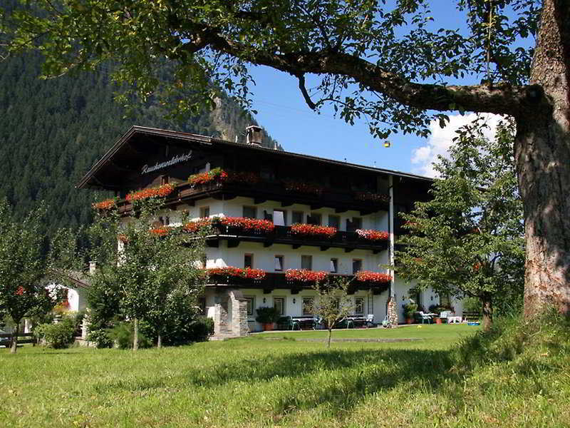 Landhotel Rauchenwalderhof Mayrhofen Exterior photo