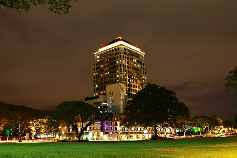 Merdeka Palace Hotel & Suites Kuching Exterior photo