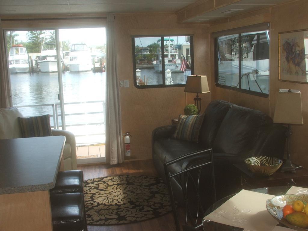 Key Largo Houseboat Hotel Exterior photo