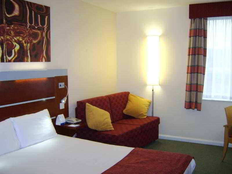 Holiday Inn Express London-Wimbledon-South, An Ihg Hotel Room photo
