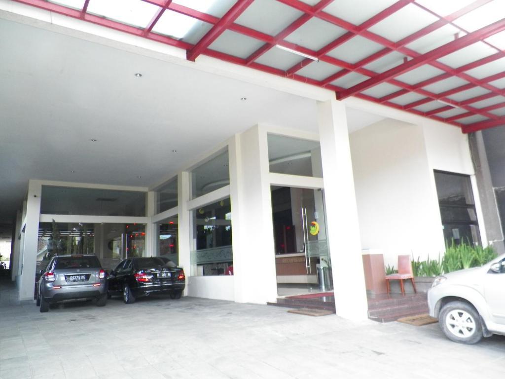 Scarlet Kebon Kawung Hotel Bandung Exterior photo