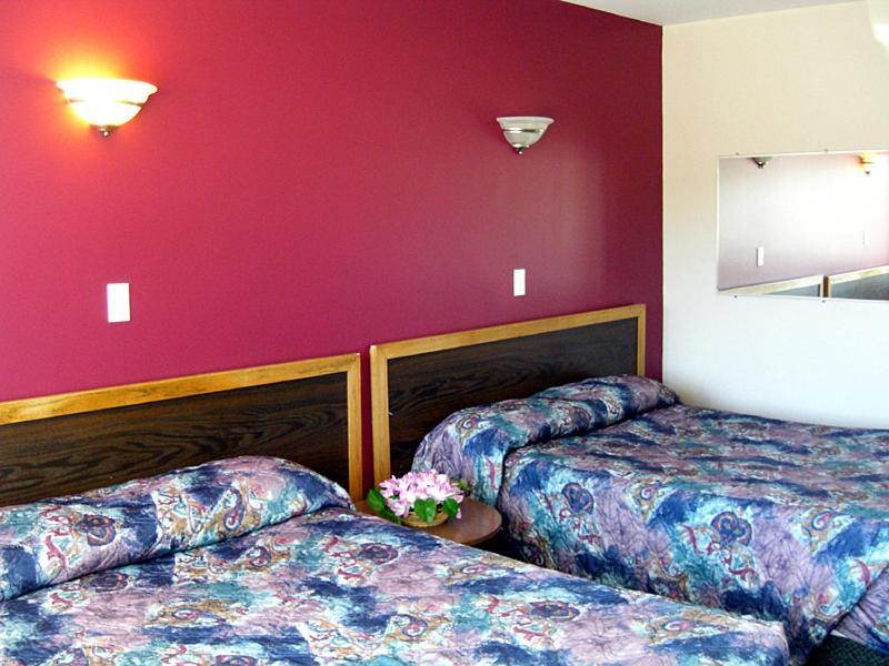 Comox Valley Inn & Suites Courtenay Room photo
