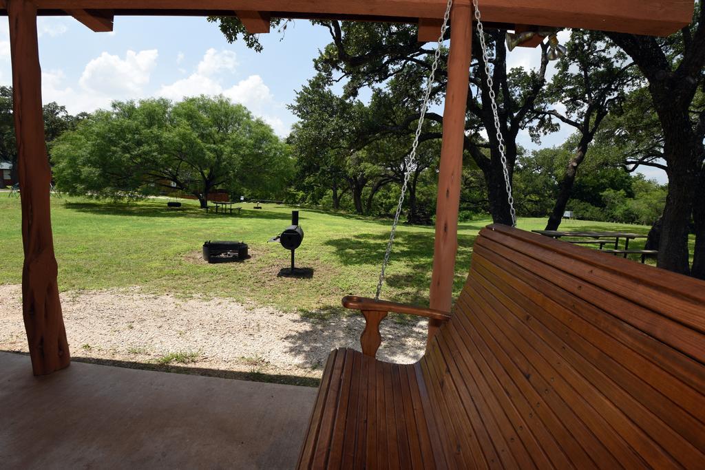 River Bluff Cabins Rio Frio Exterior photo