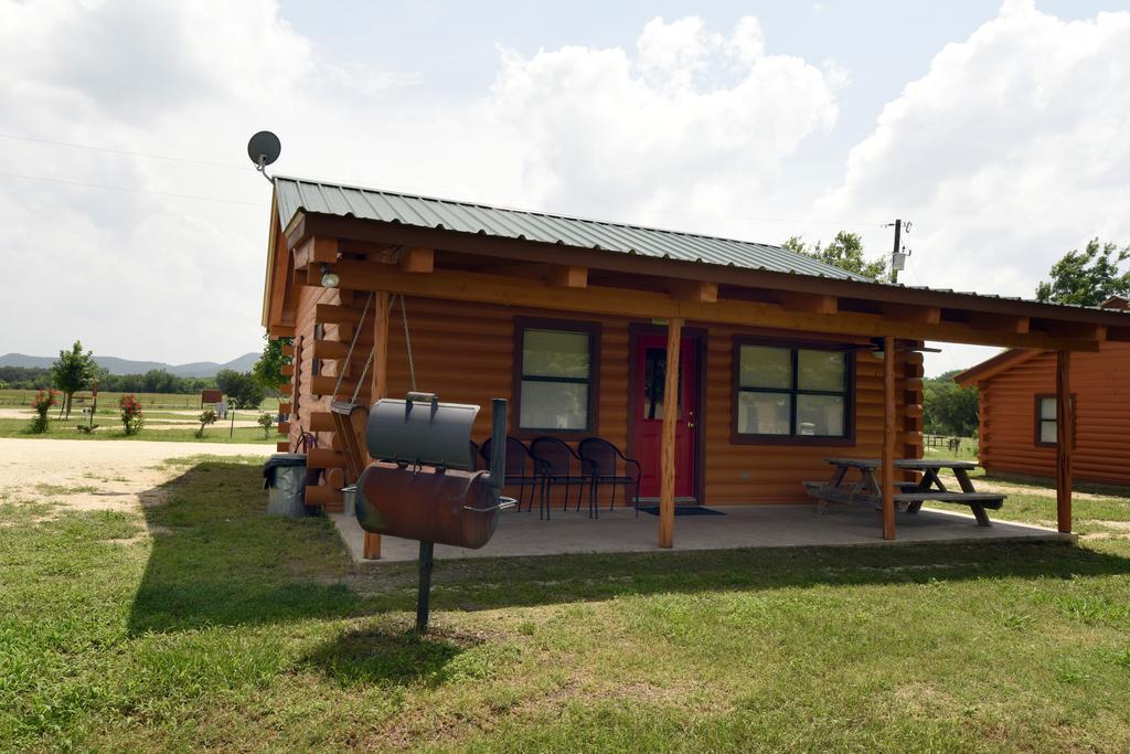 River Bluff Cabins Rio Frio Exterior photo