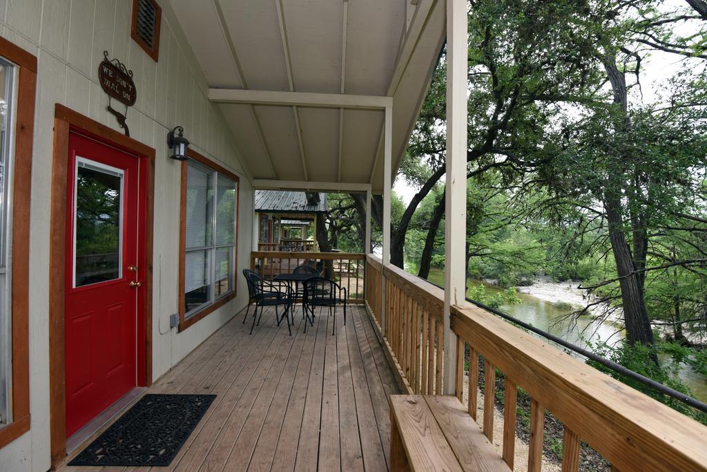 River Bluff Cabins Rio Frio Exterior photo