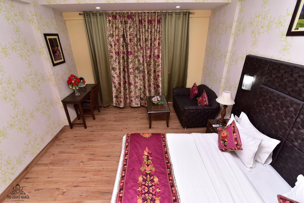 The Grand Mamta Hotel Srinagar  Exterior photo