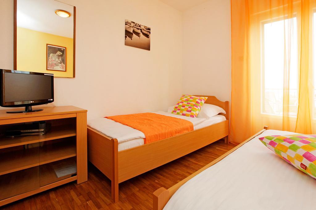 Adria Apartments Gornji Humac Room photo