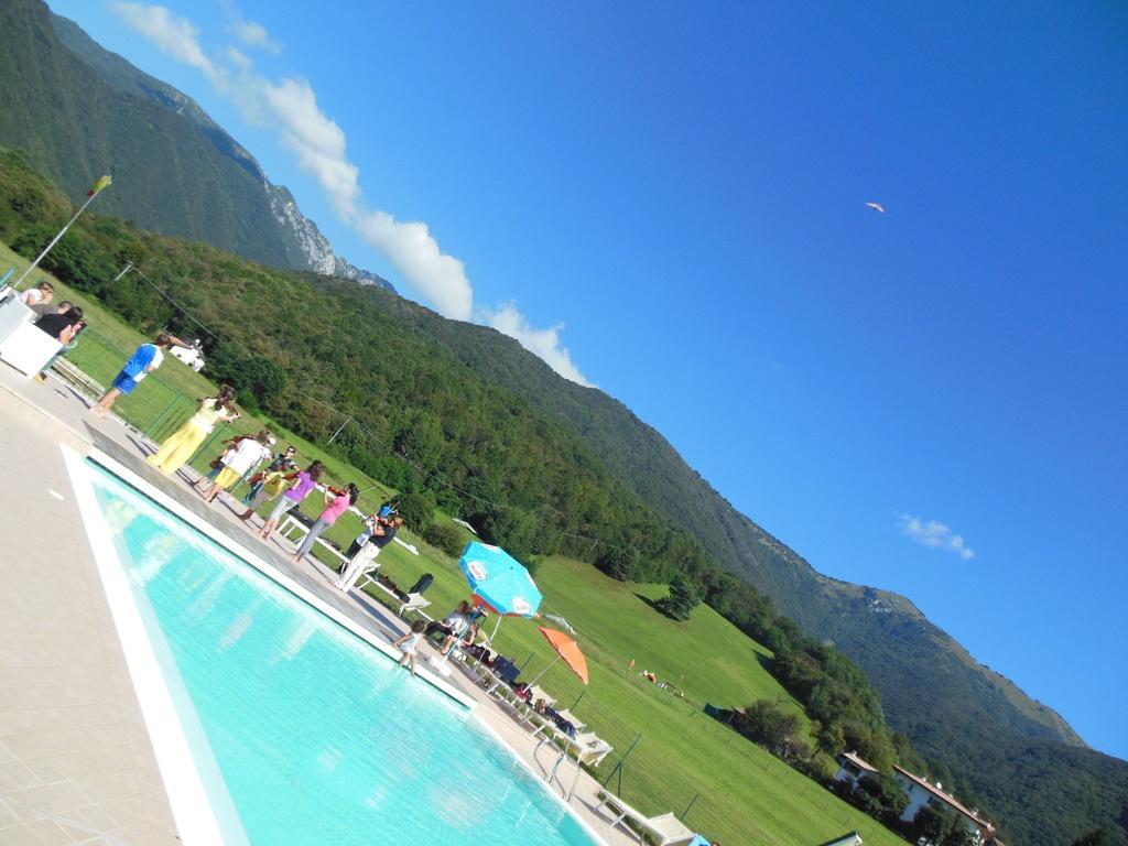 Hotel Colomber Gardone Riviera Exterior photo