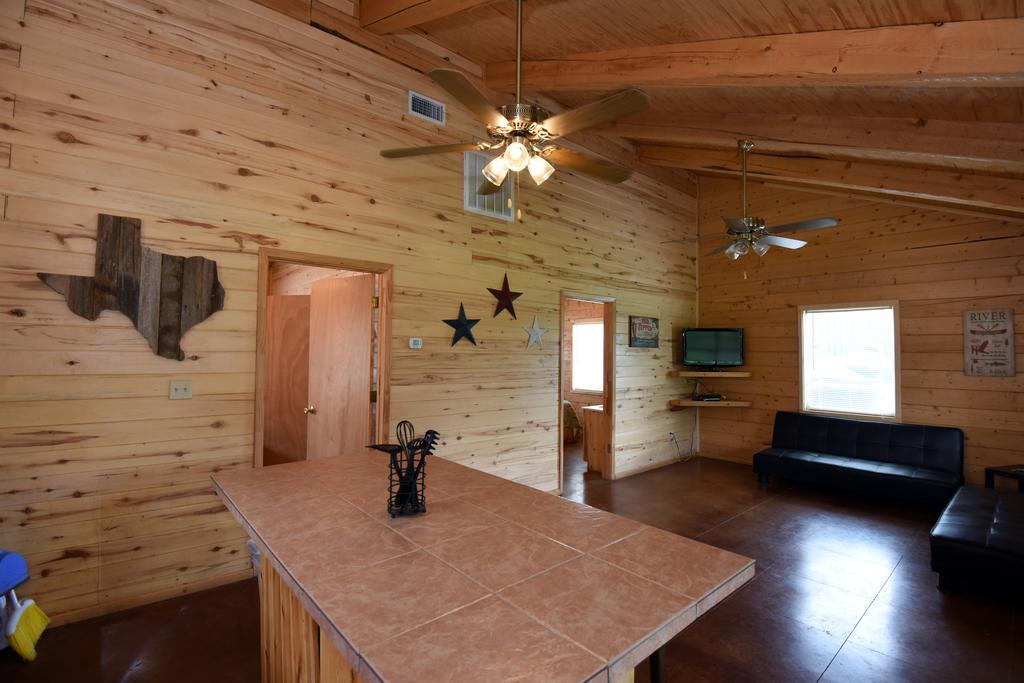 River Bluff Cabins Rio Frio Exterior photo