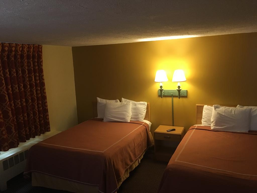 Caravan Motel Niagara Falls Room photo
