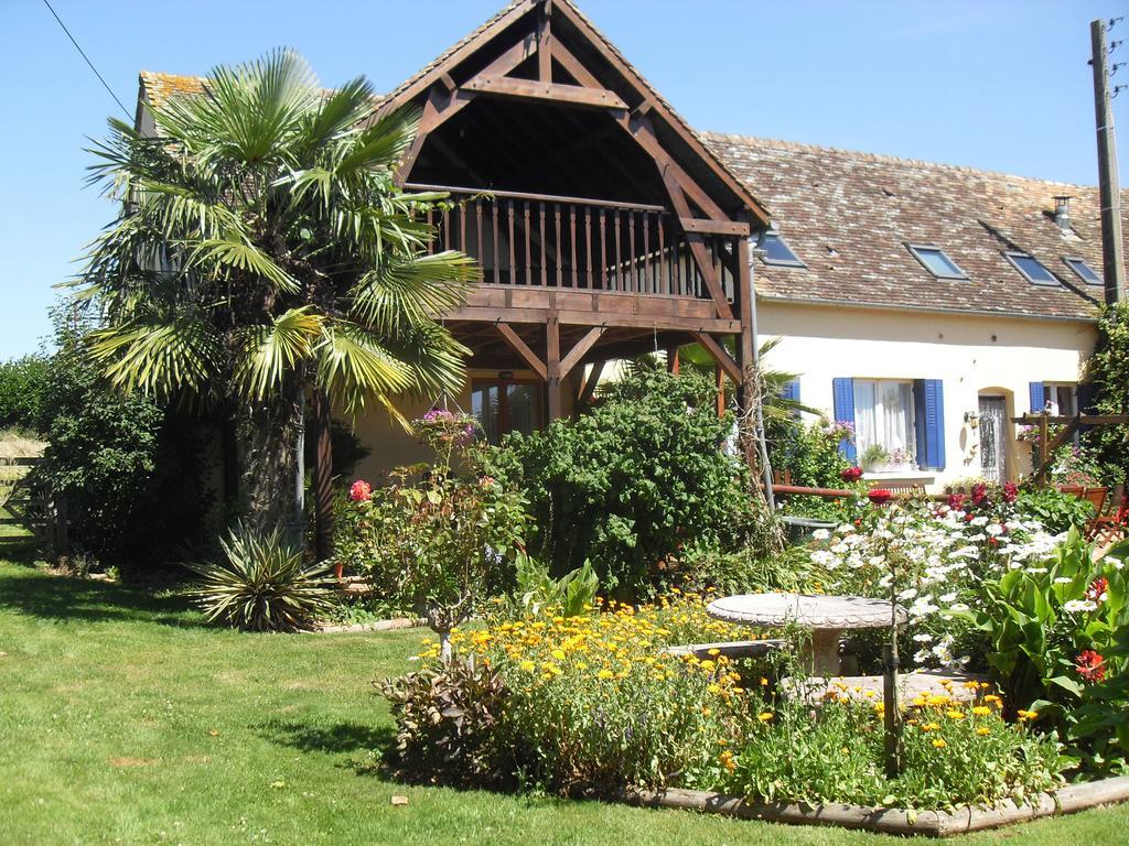 Les Cheres Meres Bed & Breakfast Saint-Mars-d'Outille Exterior photo