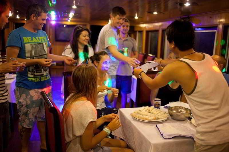 Halong Aurora Cruises Apartment Ha Long Restaurant photo