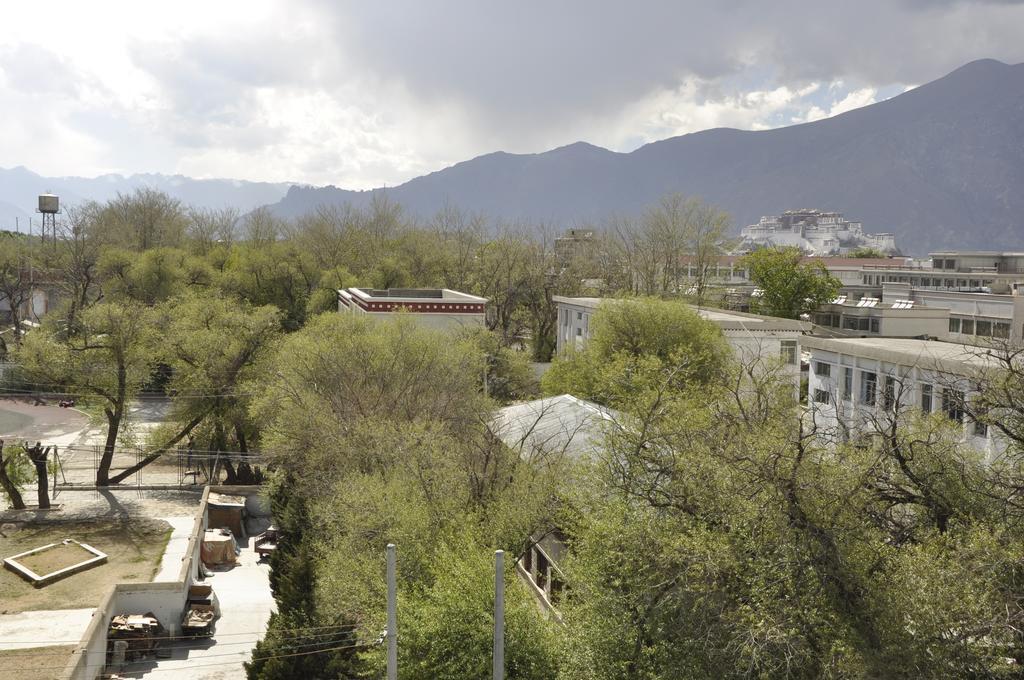Honey Bee Hub Hotel Lhasa Exterior photo