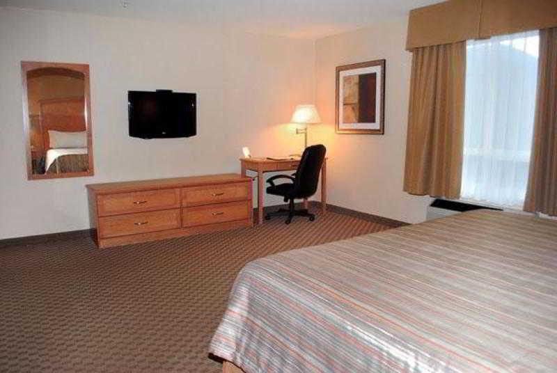 Mountain Retreat Hotel Squamish Room photo