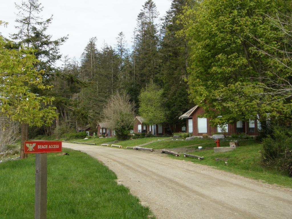 Tsa-Kwa-Luten Lodge Quathiaski Cove Exterior photo