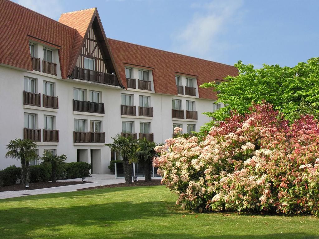 Amiraute Hotel Golf Deauville Exterior photo