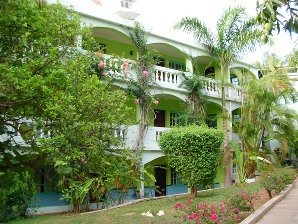 Doctors Cave Beach Hotel Montego Bay Exterior photo