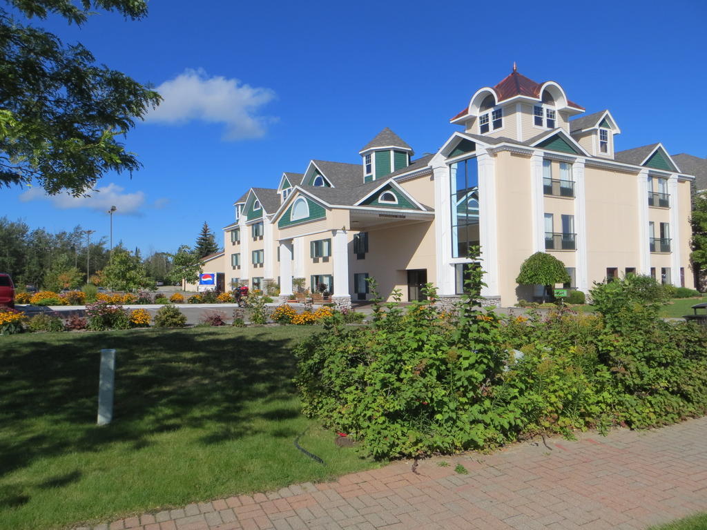 Bayside Hotel Of Mackinac Mackinaw City Exterior photo