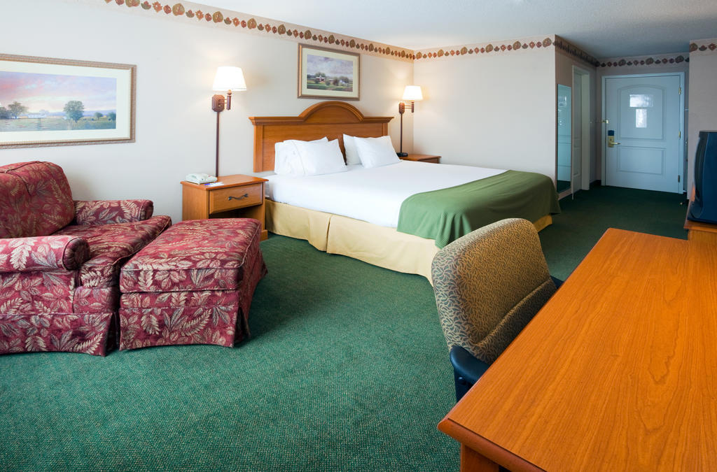 Holiday Inn Express Hotel - Winner Room photo
