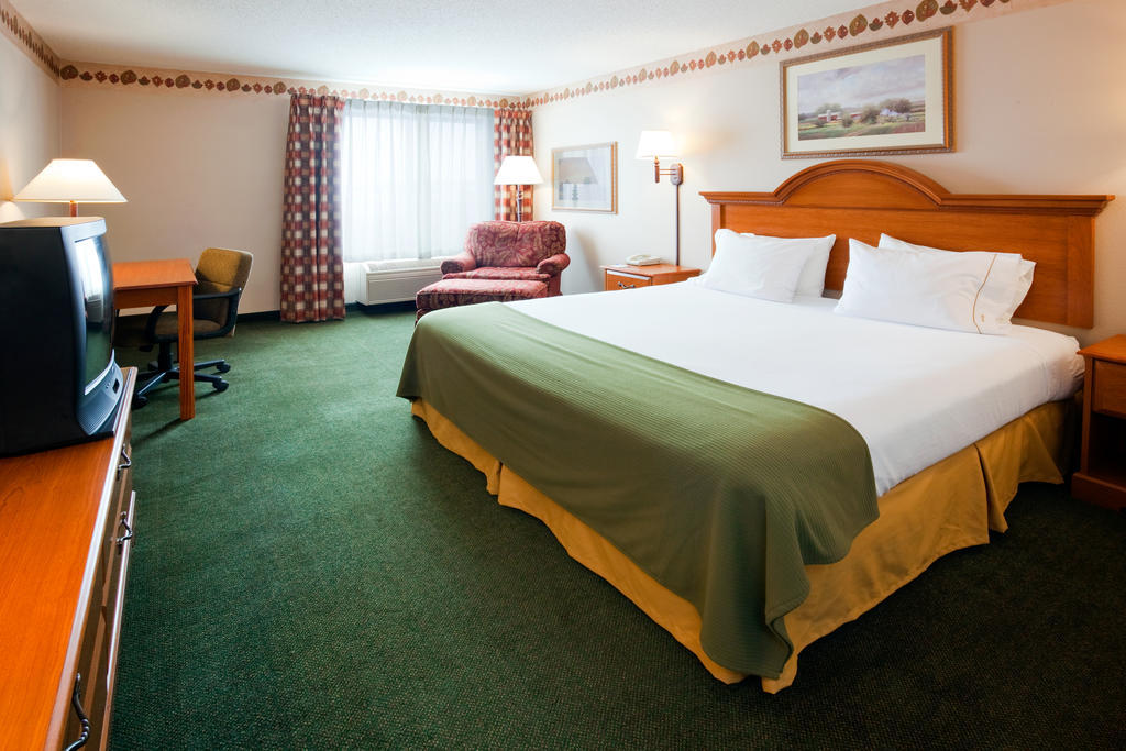 Holiday Inn Express Hotel - Winner Room photo