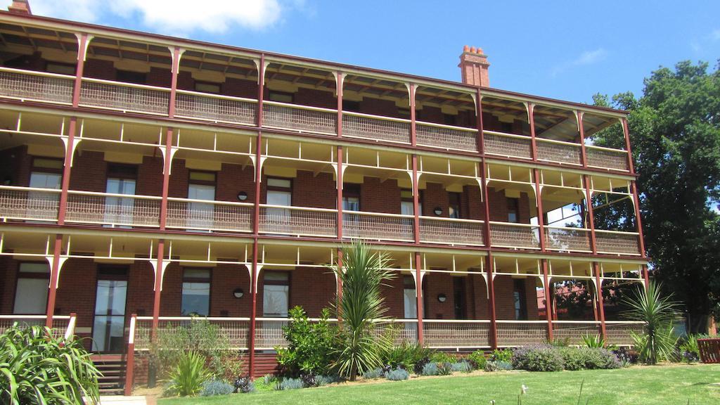 Yarra House Hostel Melbourne Exterior photo