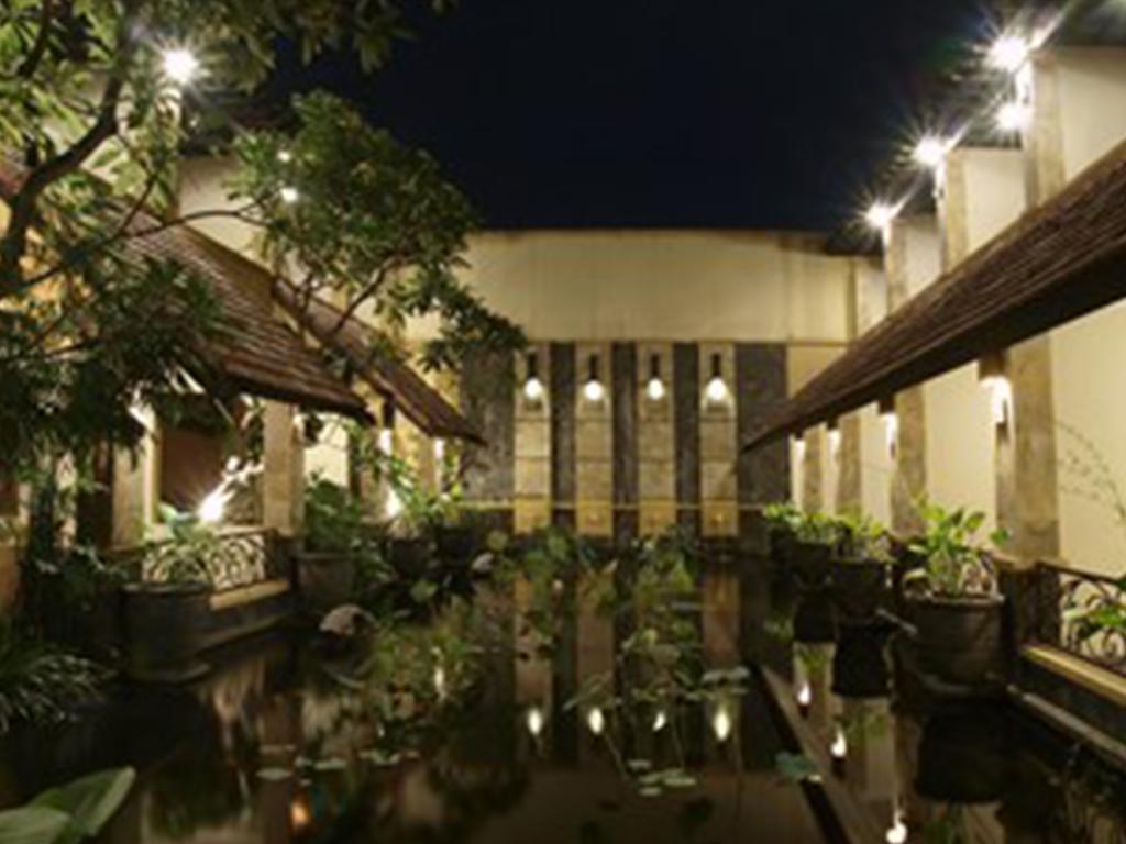 Lotus Garden Hotel Kediri  Exterior photo