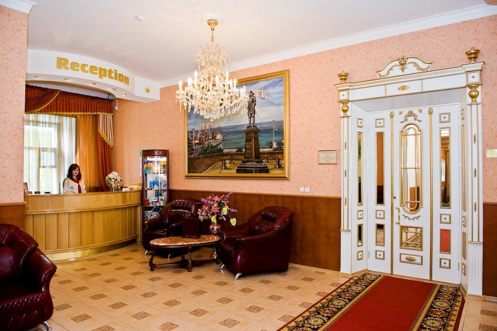Bristol-Central Hotel Taganrog Exterior photo