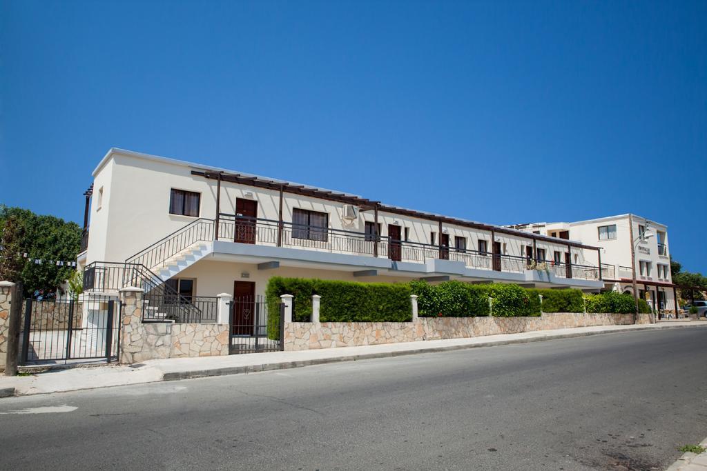 Crystallo Apartments Paphos Exterior photo