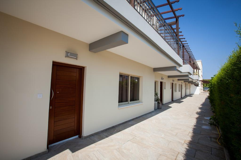 Crystallo Apartments Paphos Exterior photo