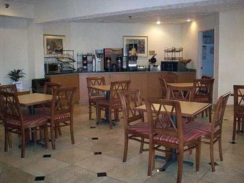 Quality Inn Clinton-Knoxville North Restaurant photo