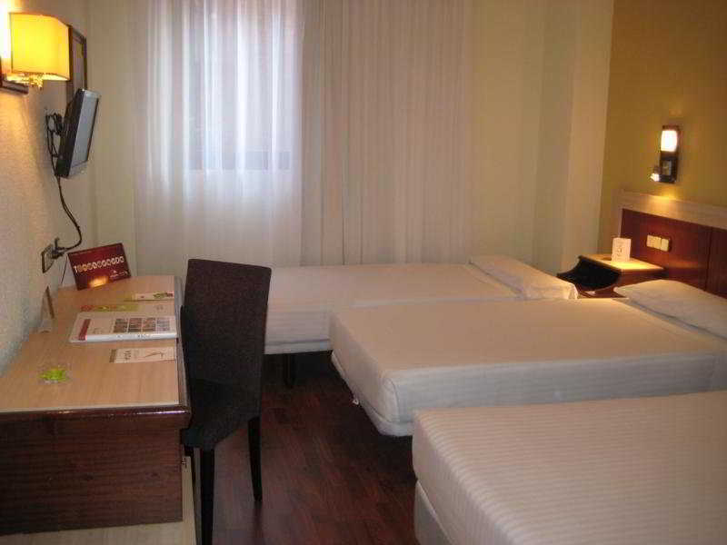 Hotel Zaragoza Royal Room photo
