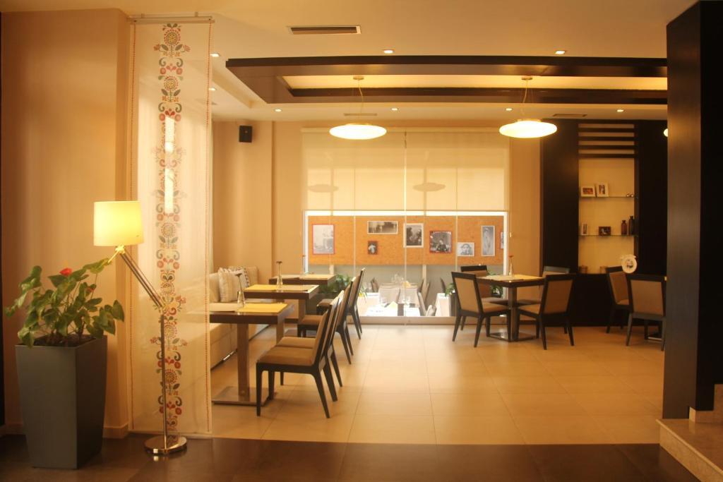 Yasmine'S Hotel & Arabic Restaurant Tirana Exterior photo