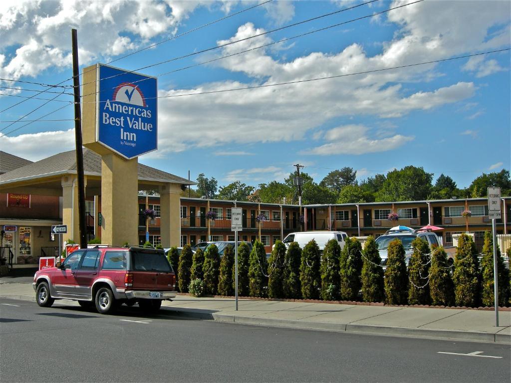 Americas Best Value Inn - Pendleton Exterior photo