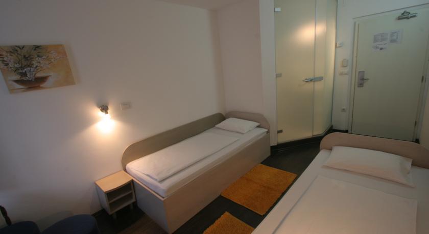 Hotel Emonec Ljubljana Room photo