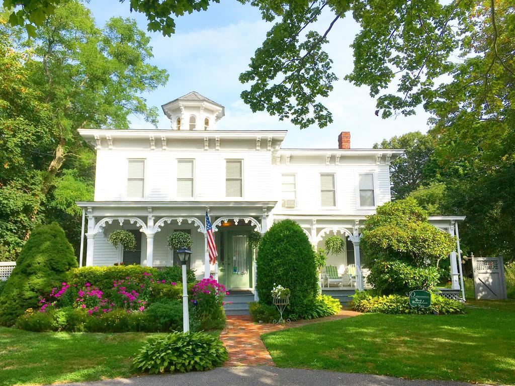 Quintessentials Bed And Breakfast And Spa East Marion Exterior photo