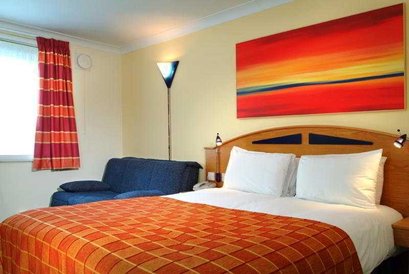 Holiday Inn Express Milton Keynes, An Ihg Hotel Room photo