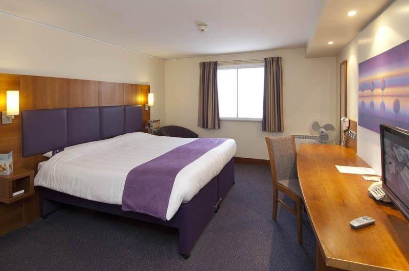 Premier Inn Liverpool John Lennon Airport Speke Exterior photo