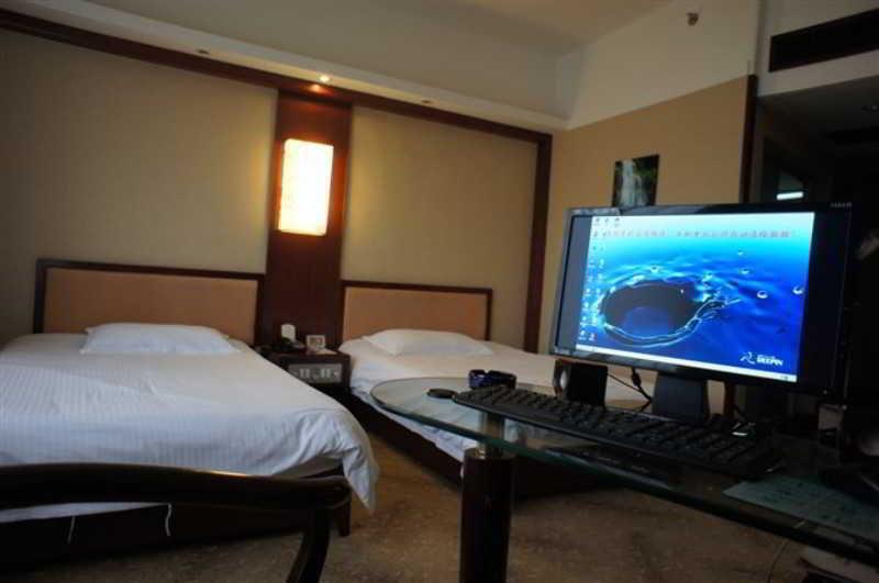 Guilin Hongkong Hotel Room photo