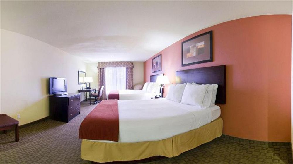 Holiday Inn Express & Suites Alexandria, An Ihg Hotel Exterior photo