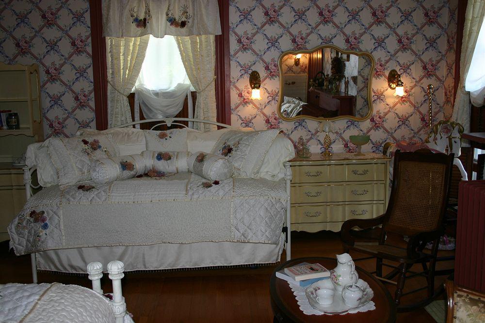 Silver High Manor Bed & Breakfast Lebanon Exterior photo