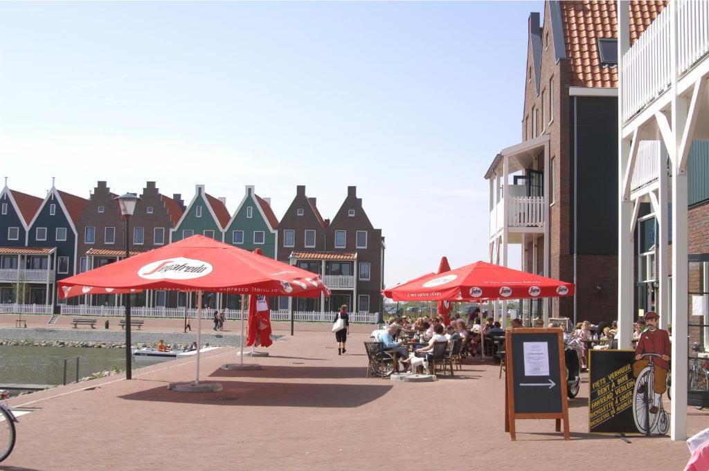 Roompot Hotel Marinapark Volendam Exterior photo