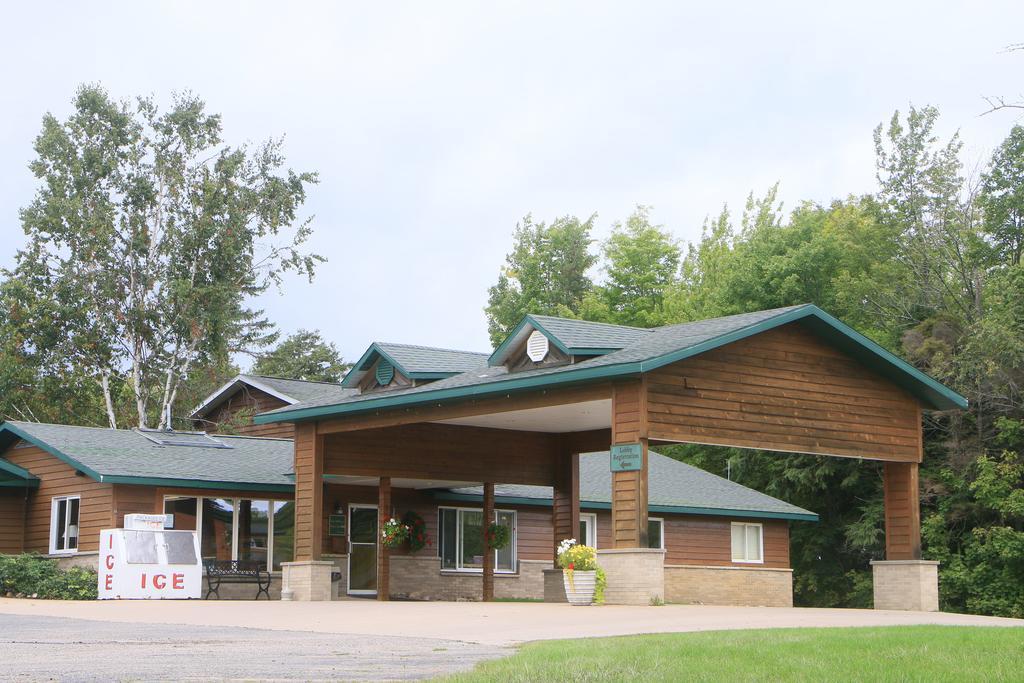 Econo Lodge Inn & Suites Munising Area Wetmore Exterior photo