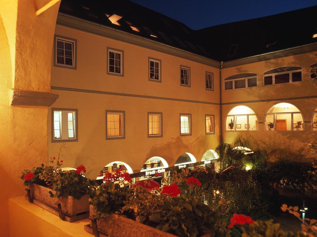 Hotel Goldener Brunnen Klagenfurt am Woerthersee Exterior photo