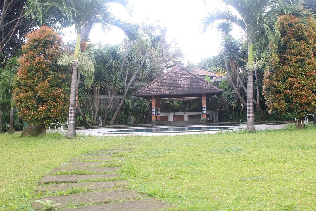 Papyrus Tropical Hotel Bogor Exterior photo