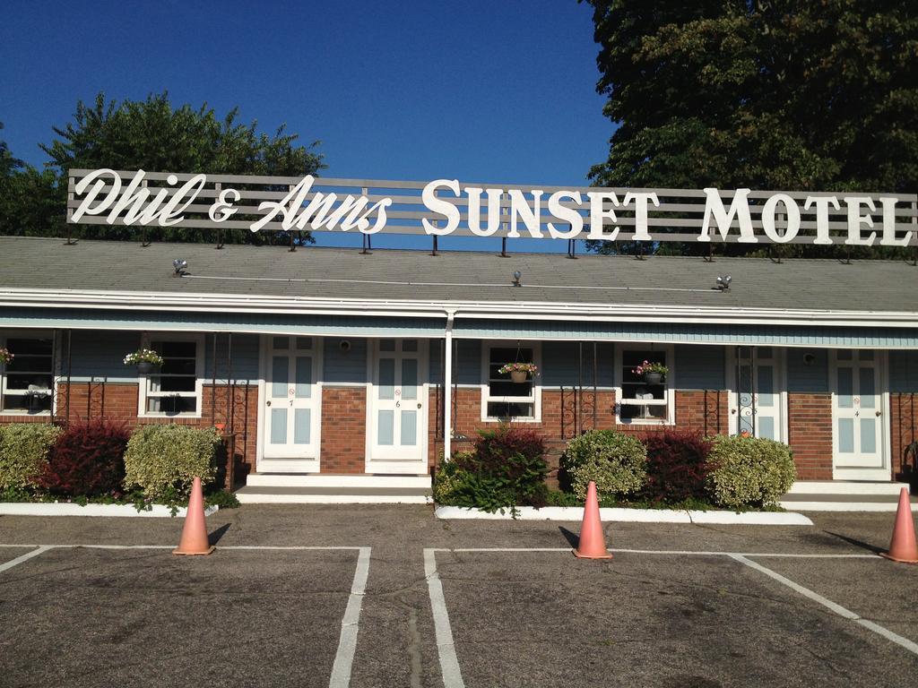 Phil And Anns Sunset Motel Charlestown Exterior photo