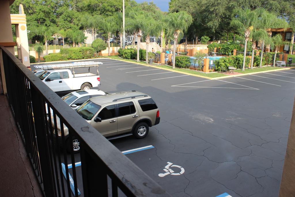 Tampa Inn Near Busch Gardens Exterior photo