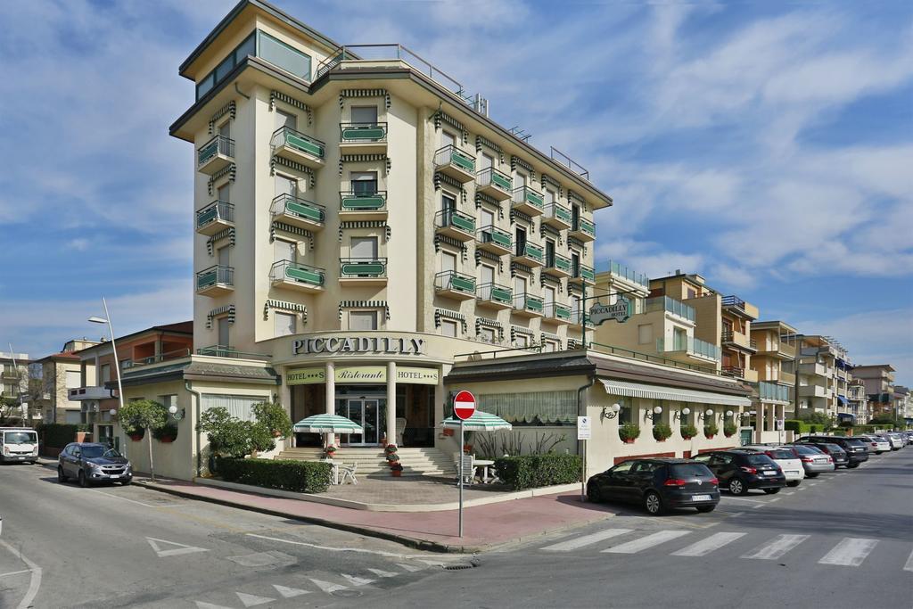 Hotel Piccadilly Lido di Camaiore Exterior photo