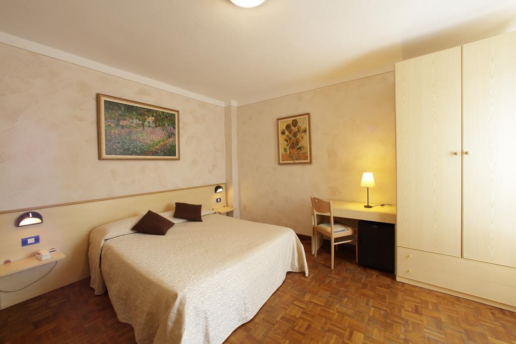 Hotel Bel Sito Peschiera del Garda Room photo